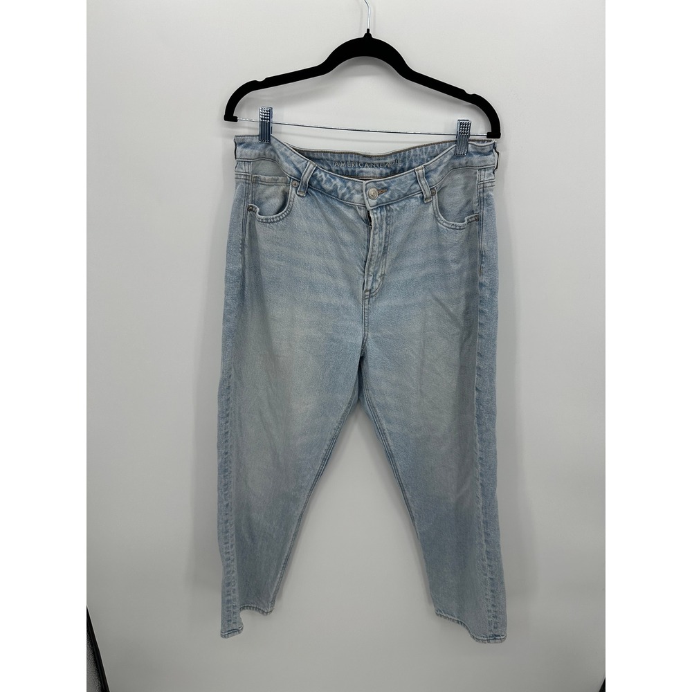 American Eagle Strigid Mom Jeans Womens Sz 14 Short High Waisted Light Wash